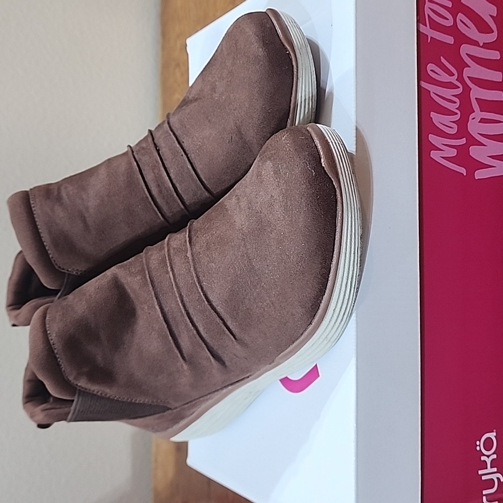 Womens Ryka Slip On Boots 10 M in Banana Bread Brown GUC